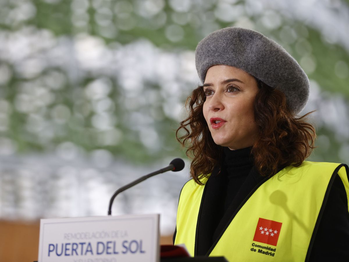 Foto: Isabel Díaz Ayuso durante el acto en la Puerta del Sol. (EFE/Mariscal)