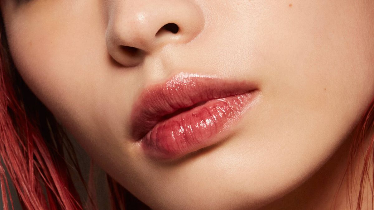 Ya no se llaman labios mordidos, ahora se llaman labios piruleta o 'popsicle lips' y son lo más natural y sexy de la primavera