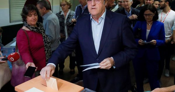Foto: Ángel Gabilondo, este domingo ejerciendo su derecho al voto. EFE