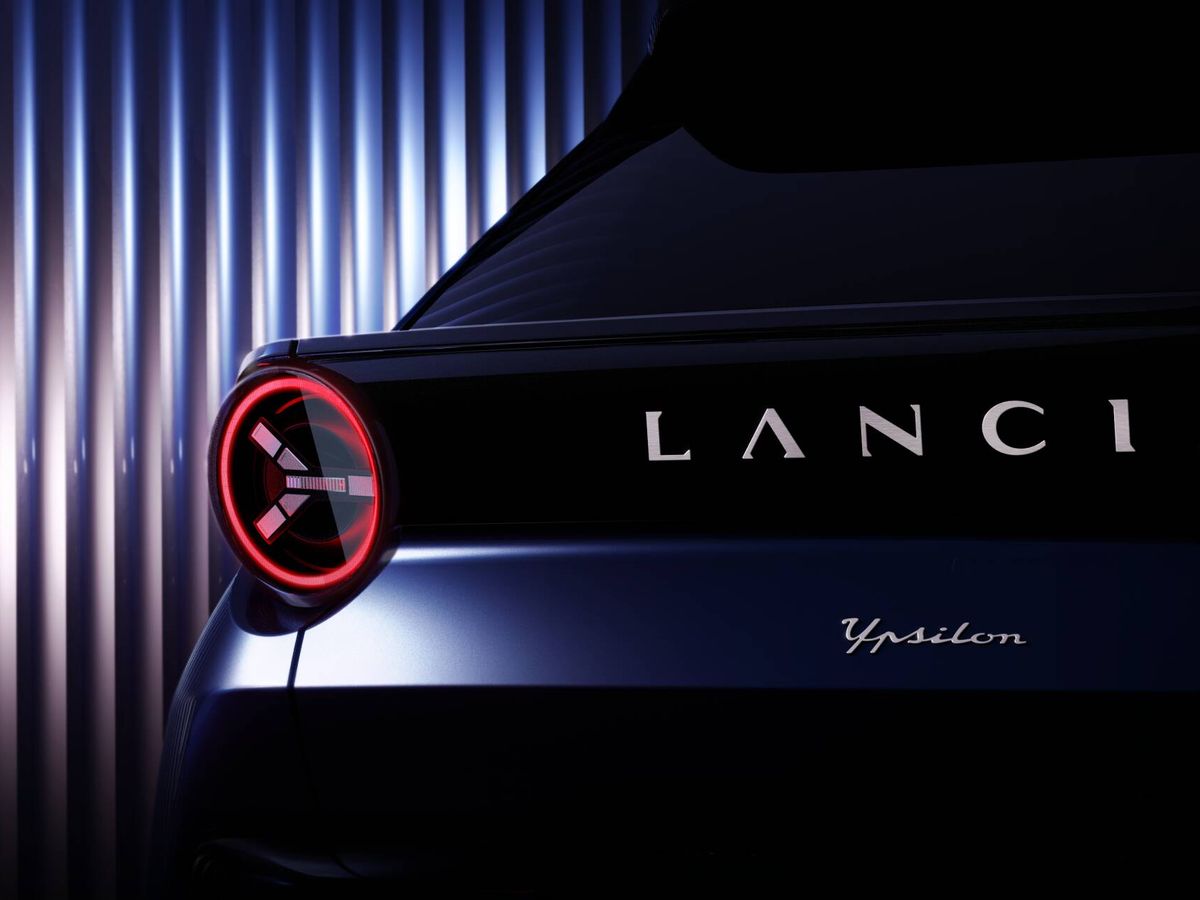 Foto: Lancia prometió que la luz trasera se inspiraría en el Stratos, y ha cumplido. (Lancia)
