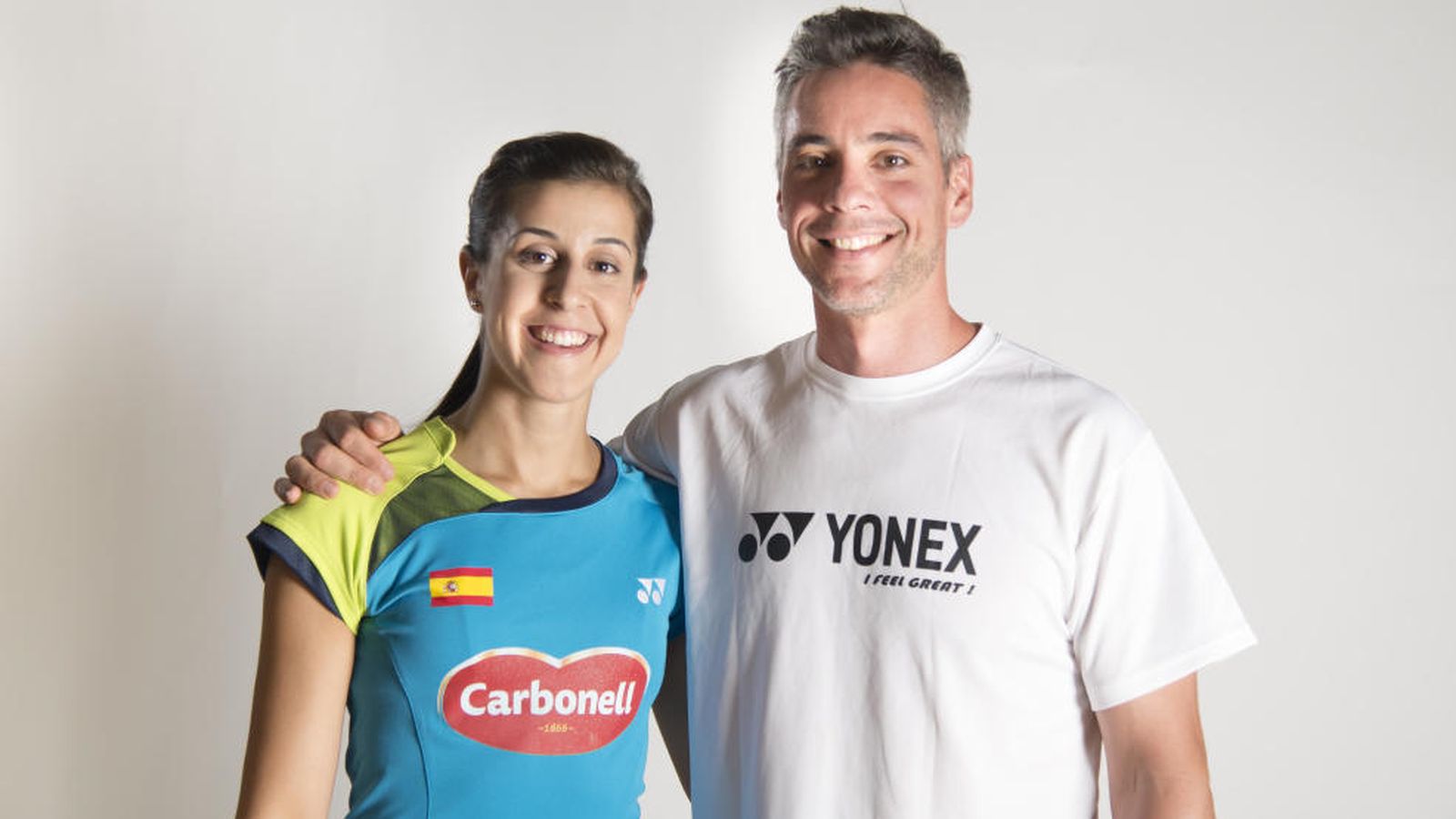 Foto: Carolina Marín junto a su entrenador, Fernando Rivas, un dúo que ha hecho brillar al bádminton español