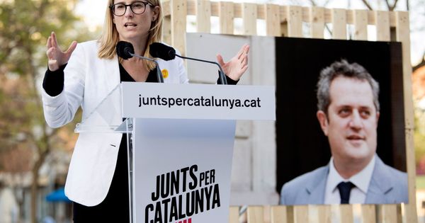 Foto: La número dos de JxCat en Barcelona, Elsa Artadi, interviene durante un acto de campaña. (EFE)