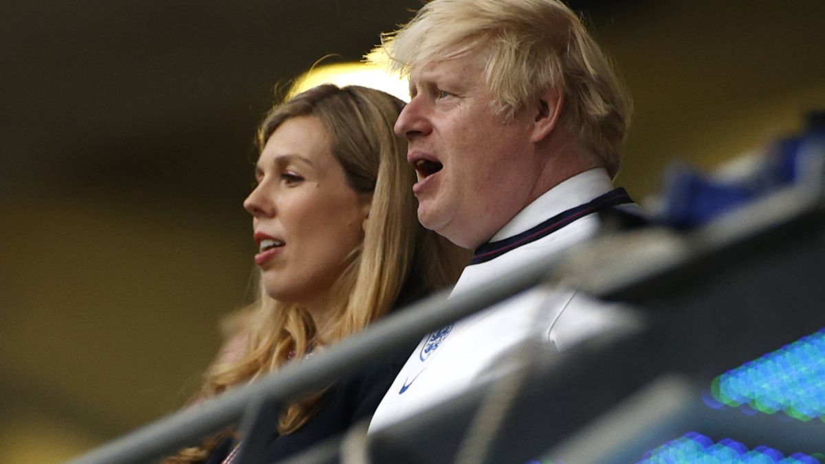 "No es del todo un payaso": el día que Boris Johnson se puso a cantar 'sobreviviré'