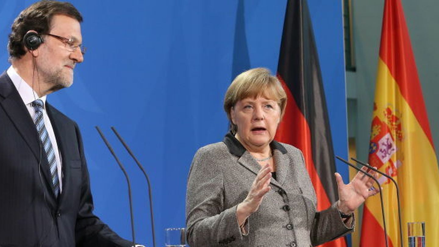 La canciller alemana, Angela Merkel (d), y el presidente del Gobierno español, Mariano Rajoy. (EFE)