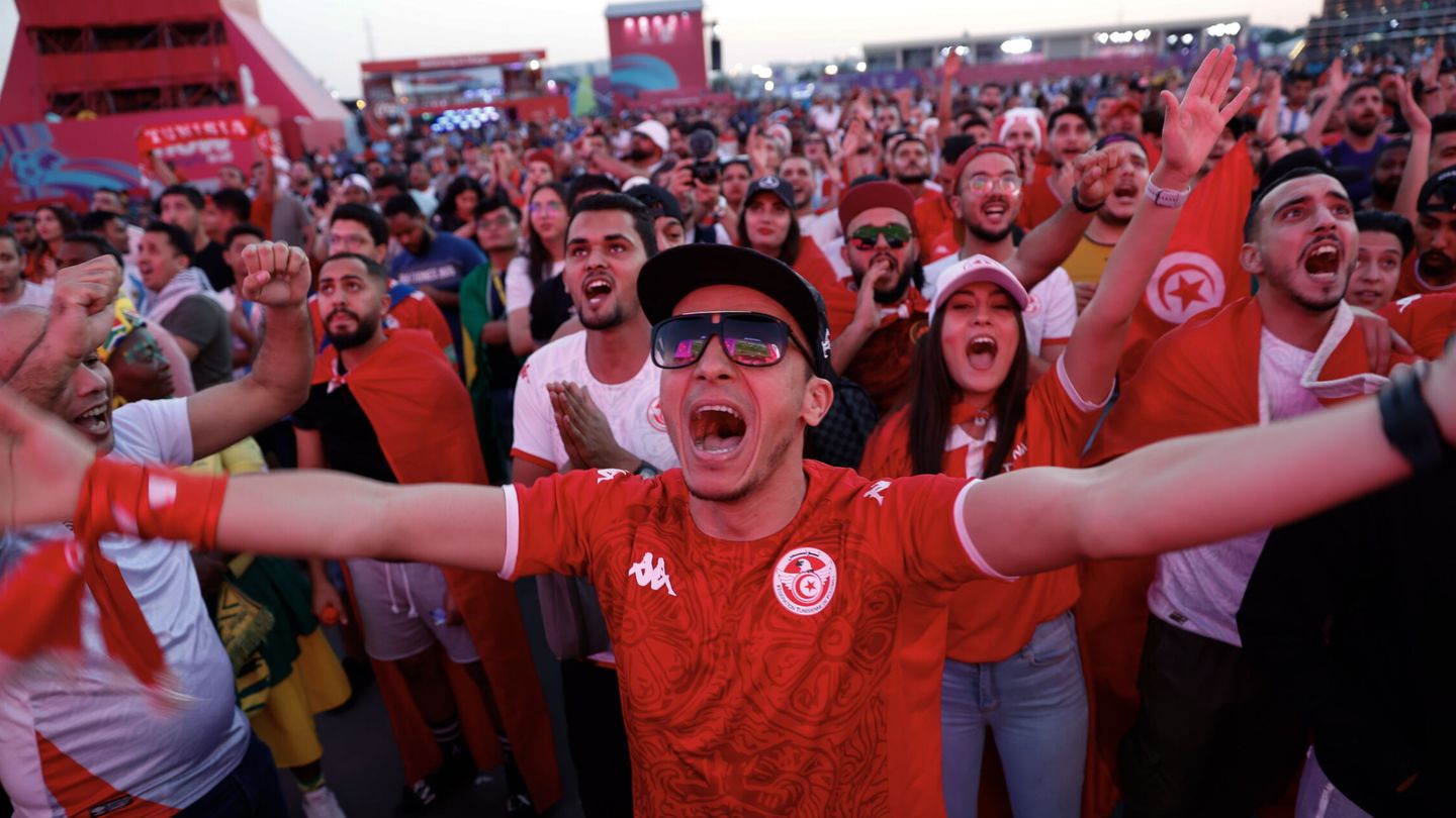 La afición de Túnez, en los alrededores del estadio. (Reuters/Dyvan Martínez)