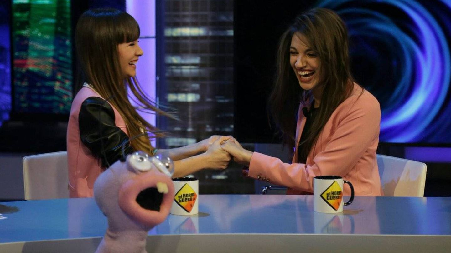 Aitana y Ana Guerra poniendo a prueba su telepatía en 'El hormiguero'. (Antena 3)