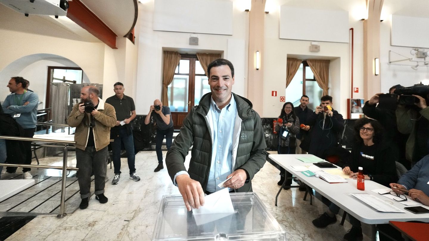 Pradales ejerce su derecho al voto. (Europa Press/H.Bilbao)