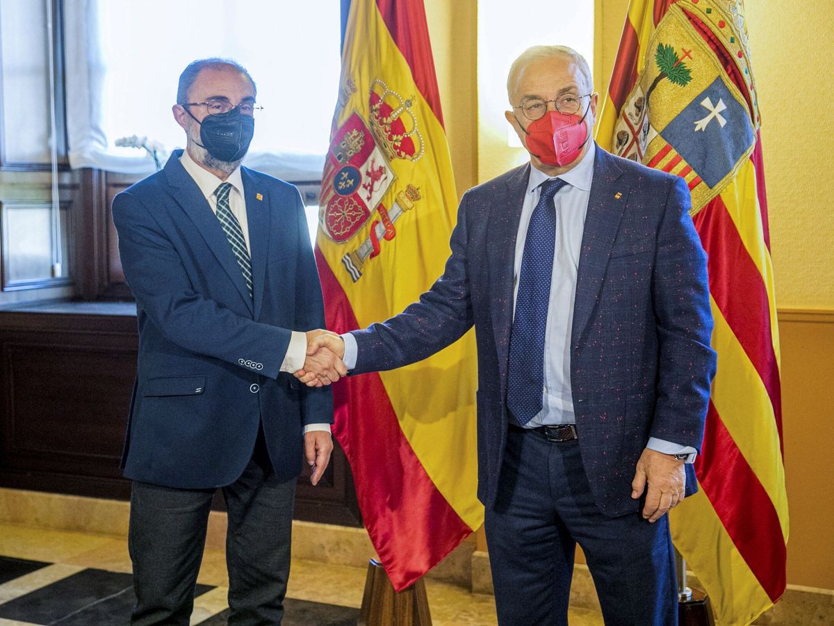 Foto: El presidente de Aragón, Javier Lambán, con Alejandro Blanco, presidente del COE. (EFE/Javier Cebollada)