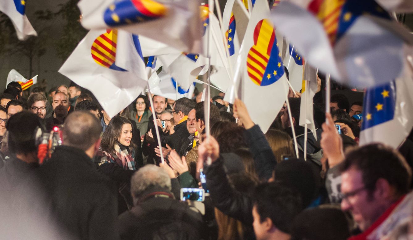 Arrimadas llega al acto político en Cornellá de Llobregat. (Carmen Castellón)
