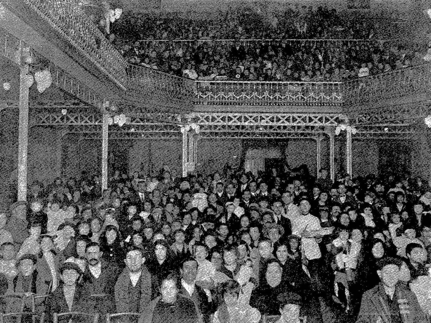 Una imagen del público del Salón Doré en el Día de Reyes de 1916. (Filmoteca)