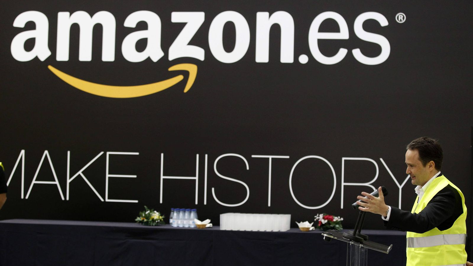 Foto: Amazon inauguró su primer centro logístico en San Fernando de Henares (Madrid) en 2012. (EFE)