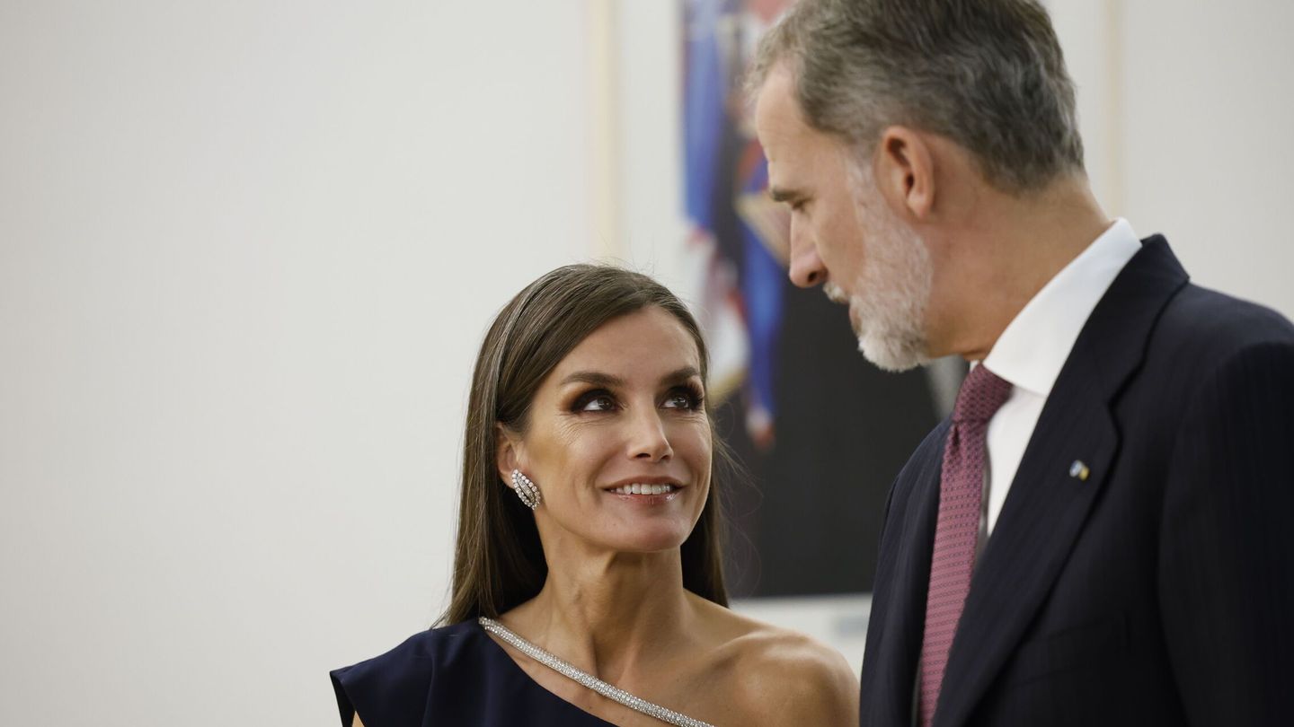 Don Felipe y doña Letizia sonrientes en el Palacio Presidencial de Belgrado. (EFE)