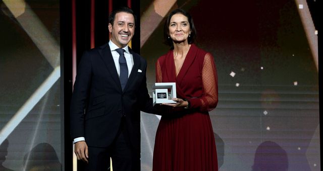 La ministra de Industria, Comercio y Turismo, Reyes Maroto, recibe una mención especial en los Premios Macael de 2021. (EFE/Carlos Barba)