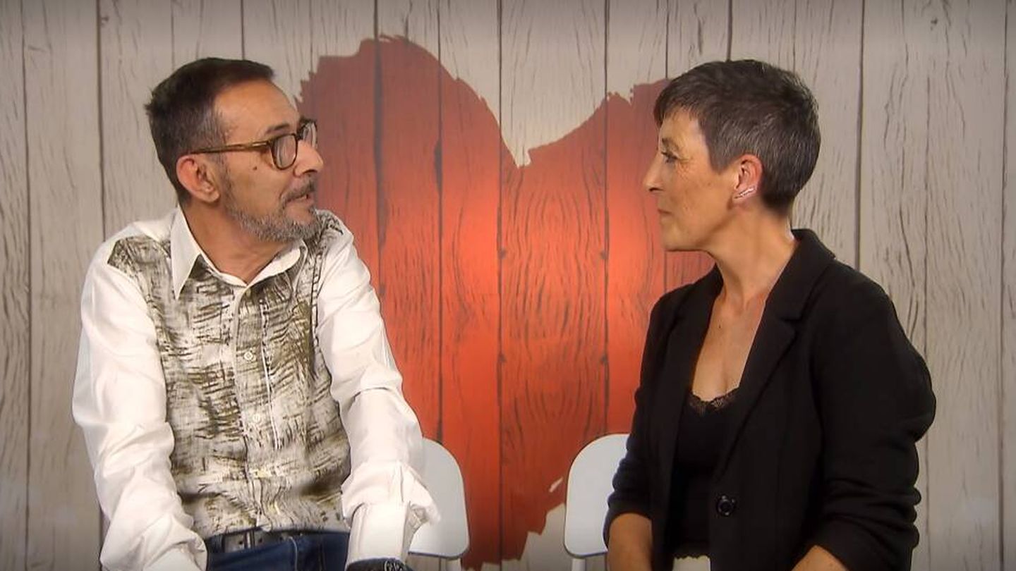 Yolanda junto a Jaume en la decisión final de 'First Dates'. (Mediaset)