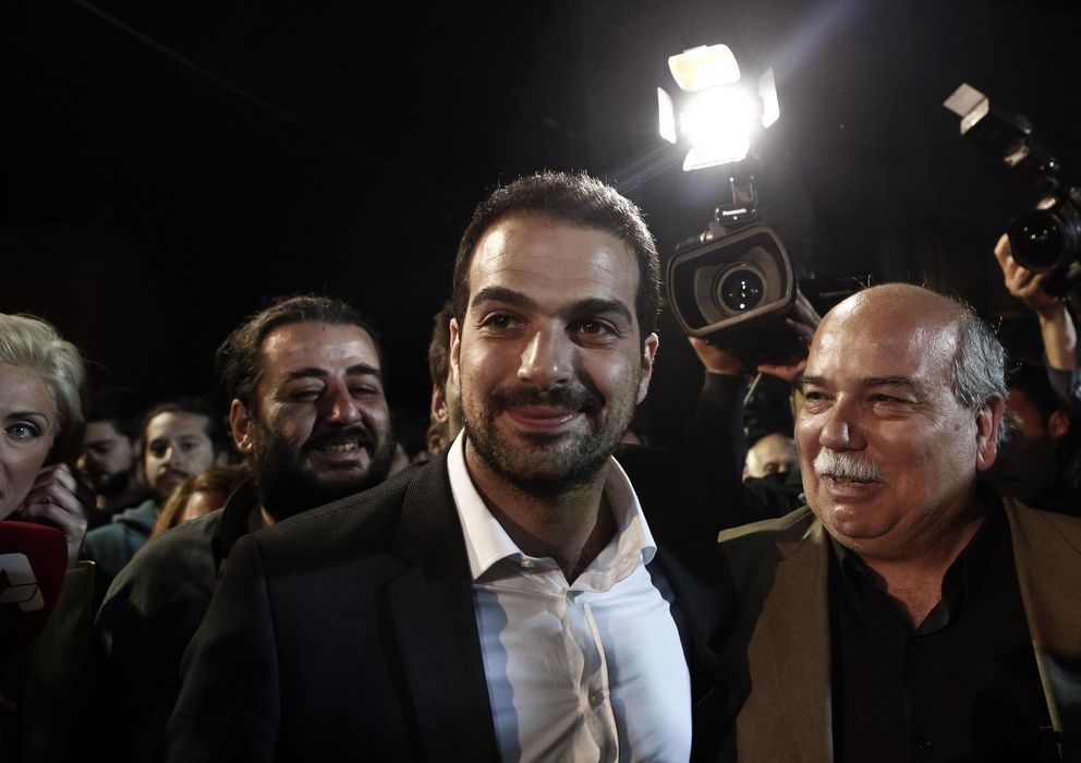 Foto: El candidato de Syriza a la alcaldía de Atenas, Gabriel Sakellaridis, durante un acto de campaña en la ciudad (Reuters).