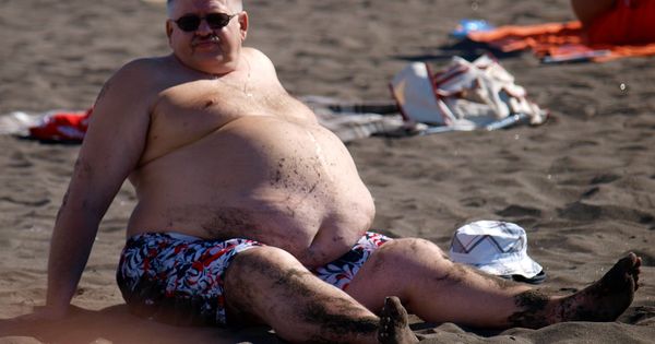 Foto: Un hombre con obesidad abdominal, en Tenerife. (Tibor Végh)