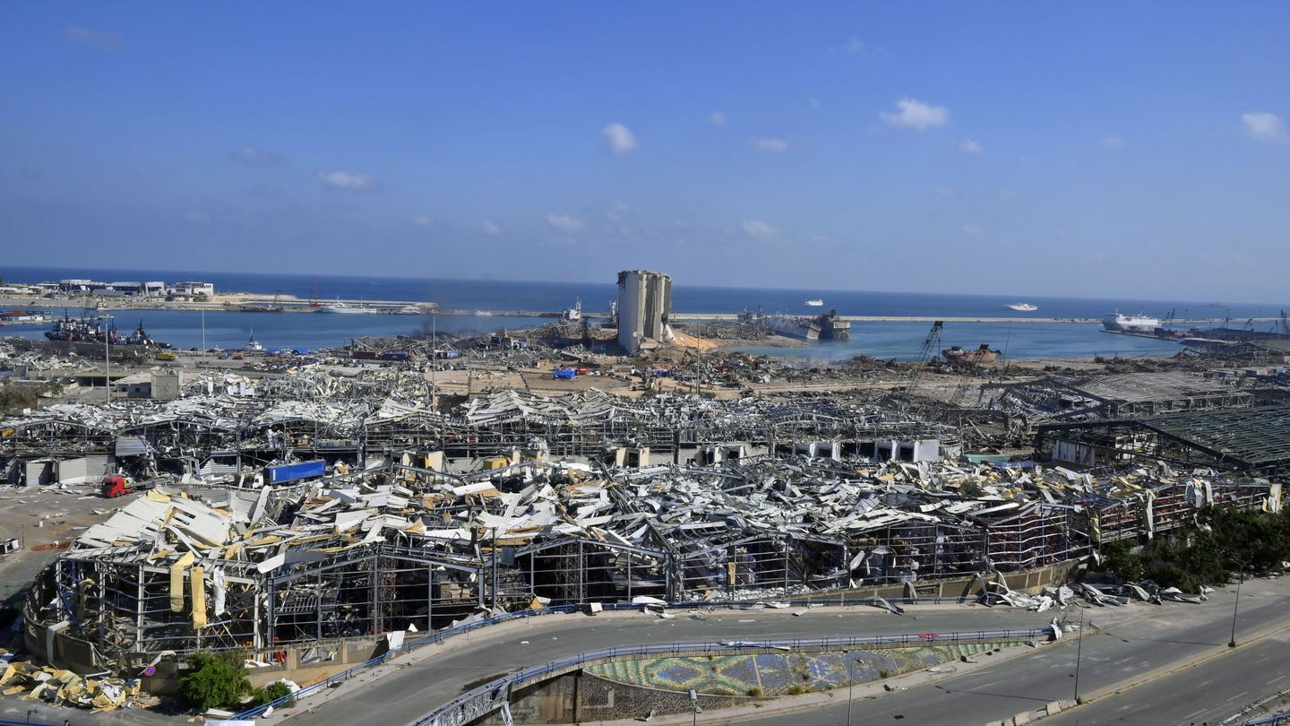 La zona del puerto de Beirut, tras la explosión (Reuters)