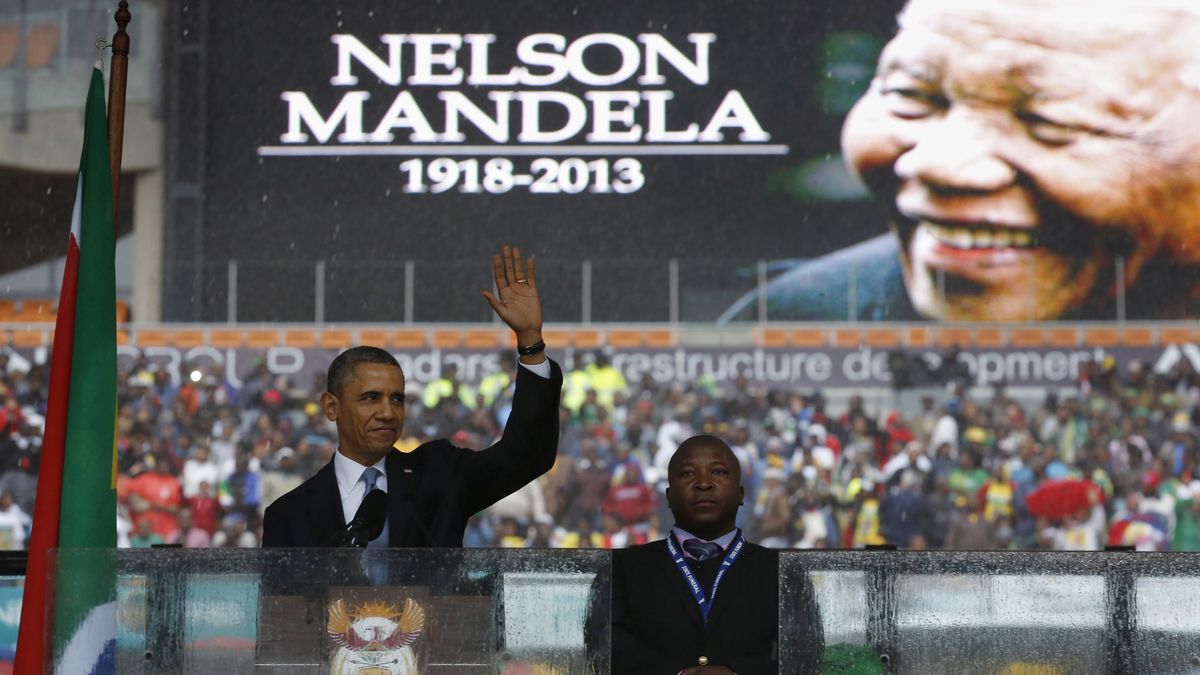 Lo que faltaba al funeral de Mandela: el intérprete de signos era falso