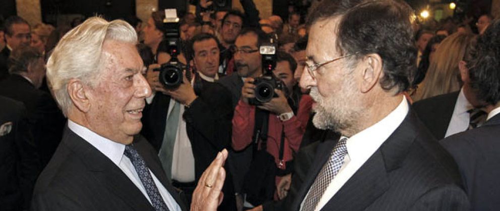 Foto: Rajoy se rodea de Aznar, la vieja guardia y un Nobel para afrontar el desafío de Mas