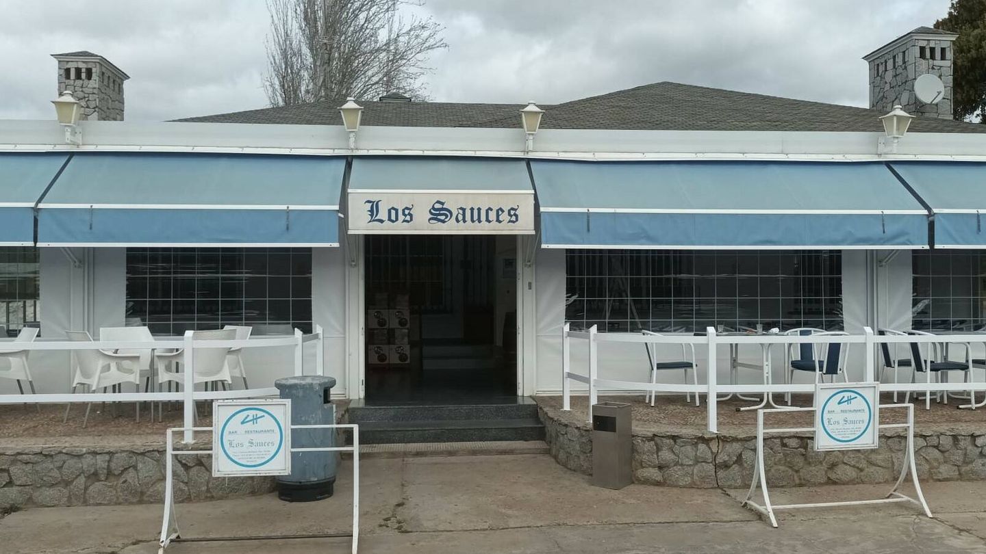 El bar Los Sauces, muy próximo al socavón que corta la carretera entre Cáceres y Badajoz. (Cedida)