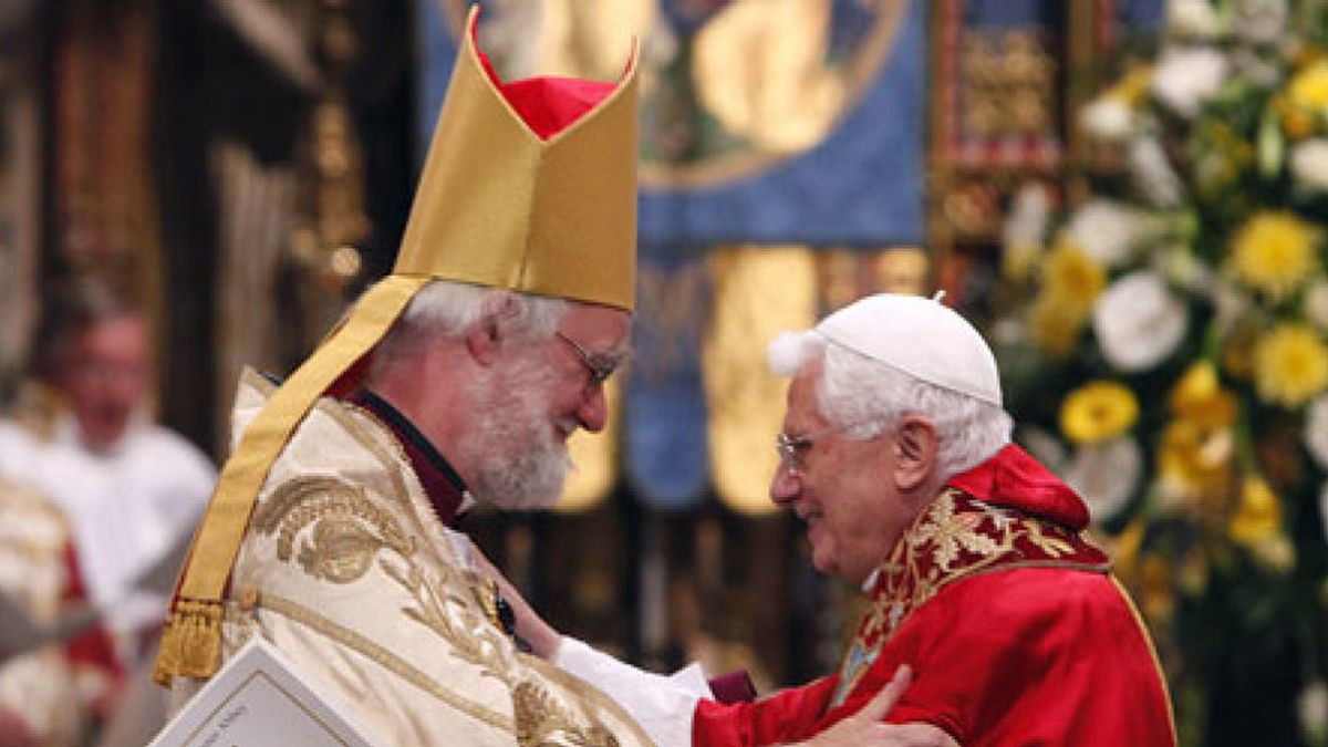 El Papa afirma que sufre "vergüenza" por los casos de pederastia en su visita a Westminster