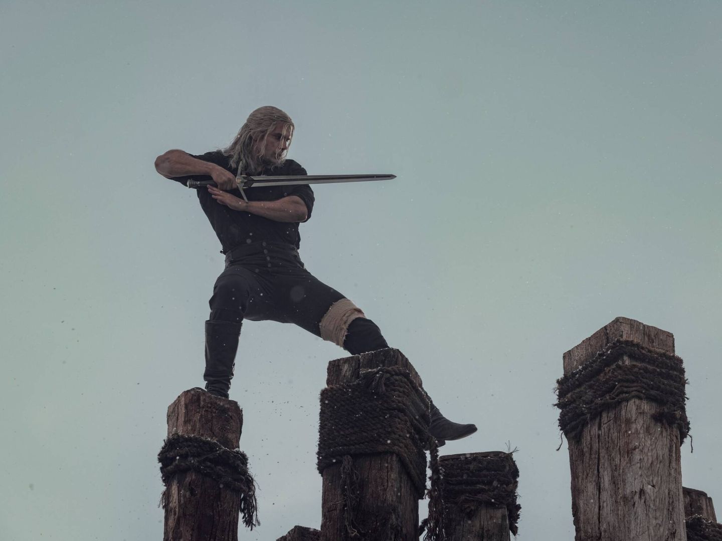Henry Cavill es Geralt de Rivia en 'The Witcher'. (Netflix)