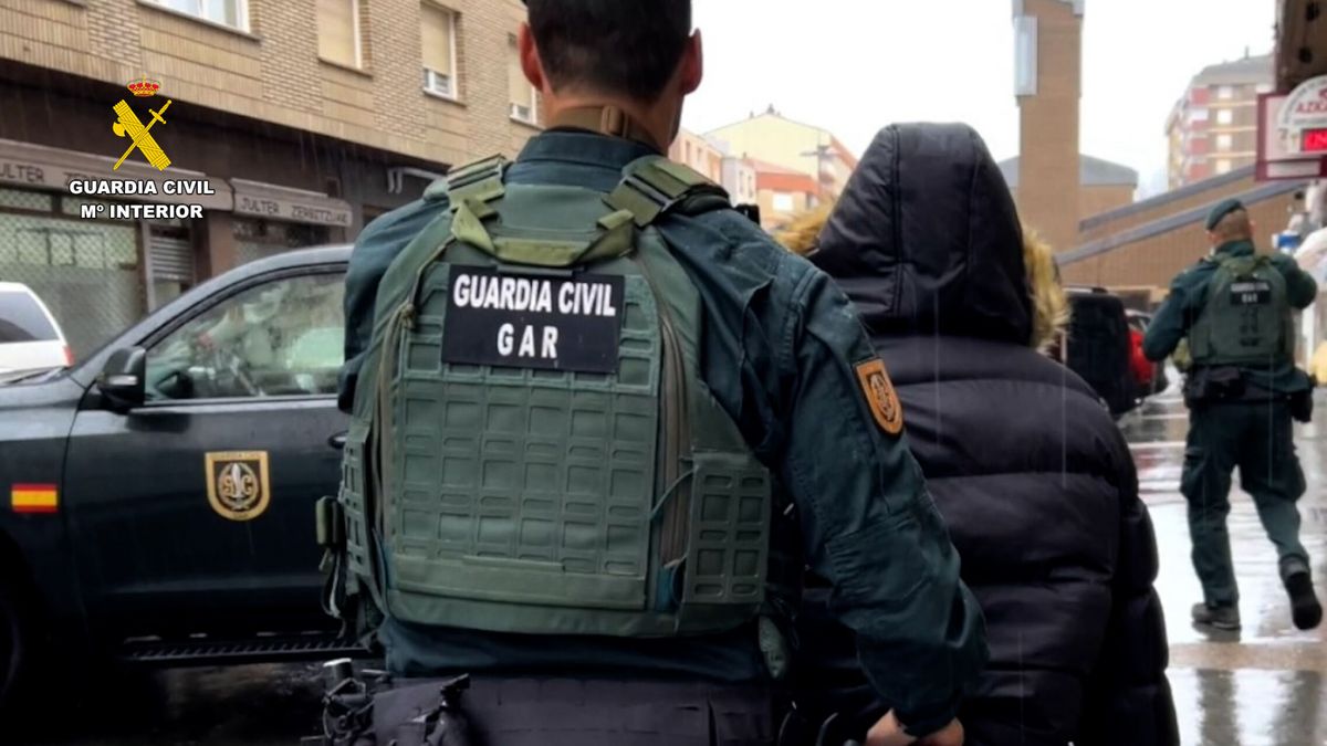 Estafas bancarias en 39 provincias: la Guardia Civil detiene a 100 personas e investiga a 150