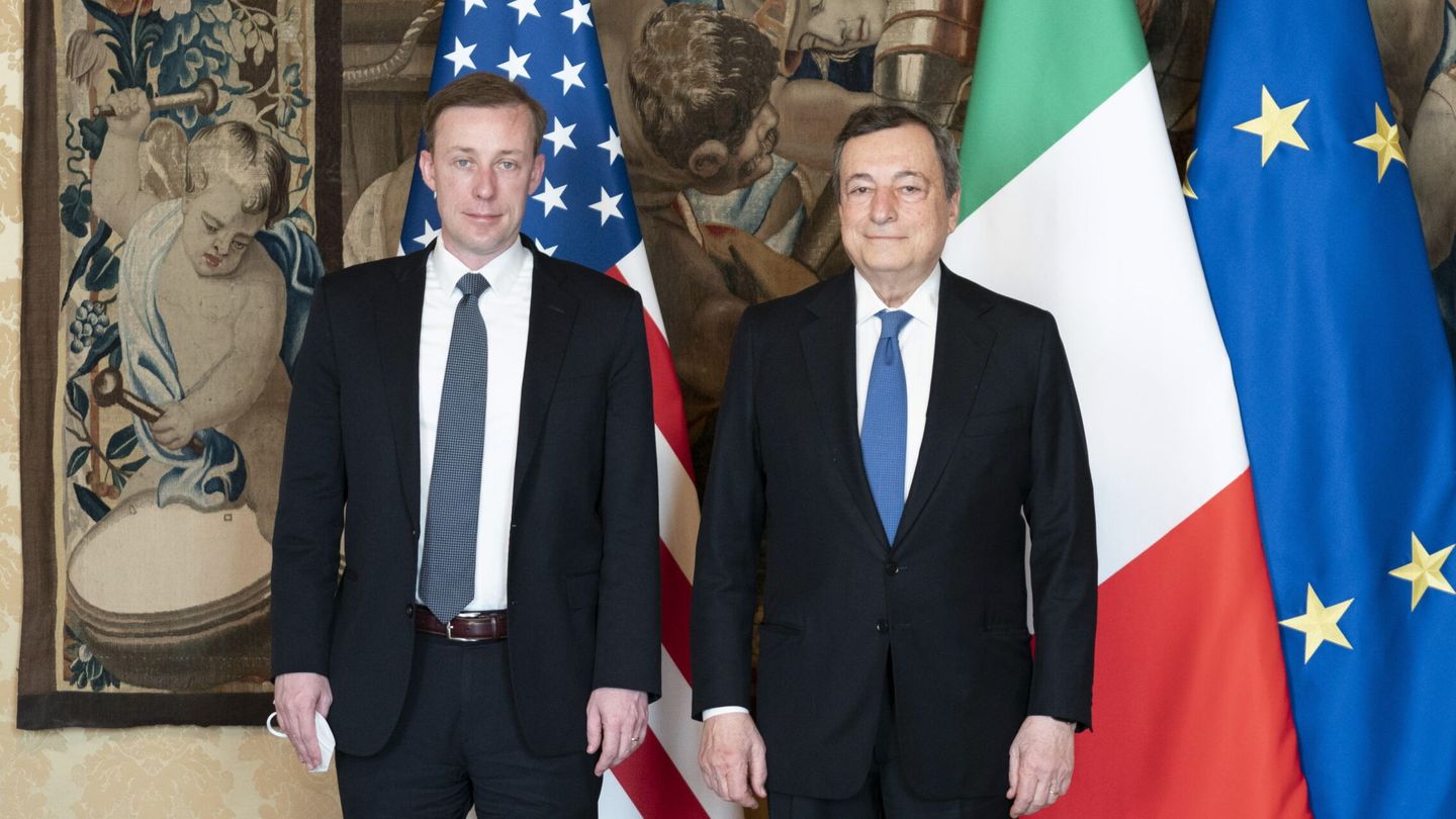 Mario Draghi, junto a Jake Sullivan. (EFE/EPA/Filippo Attili)