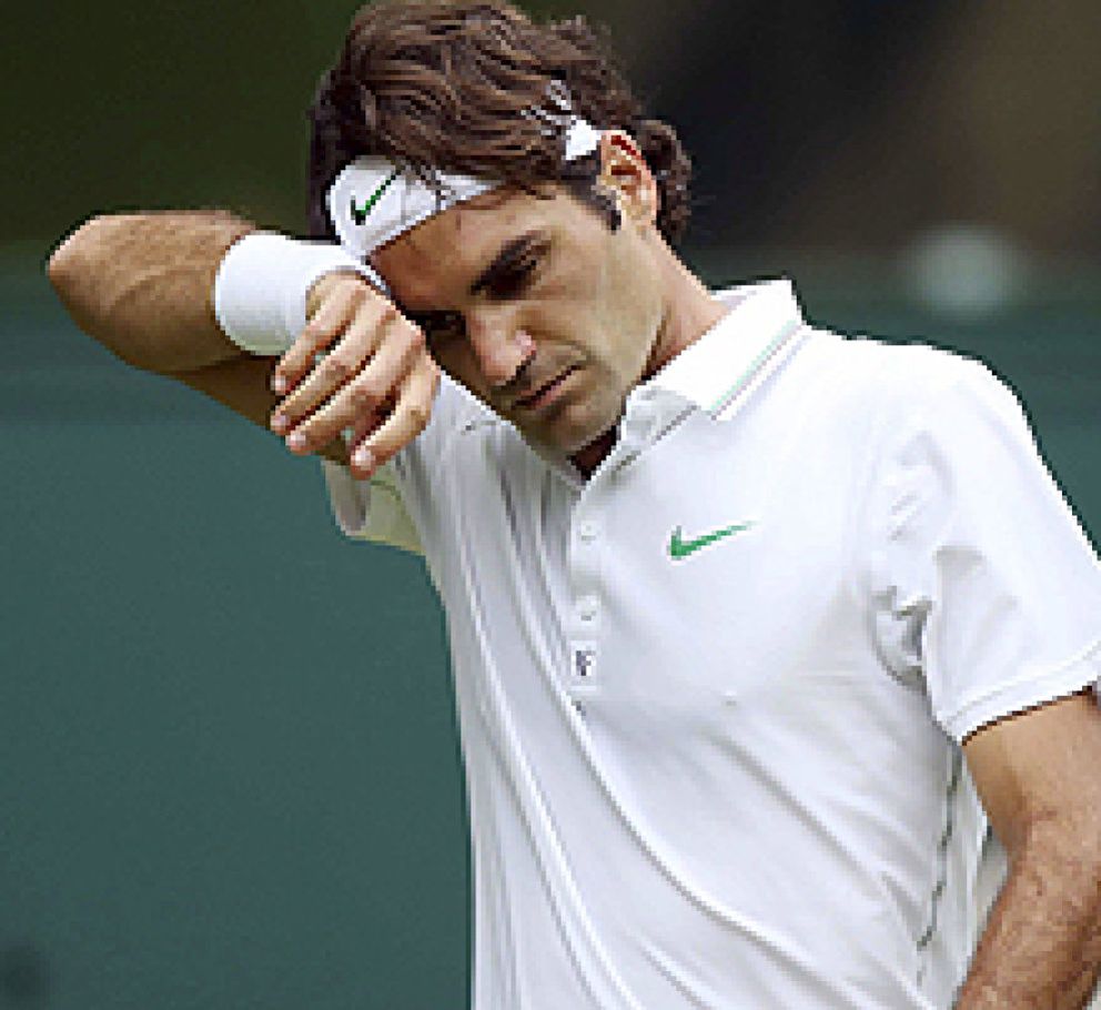 Foto: Federer sigue con paso firme en Wimbledon y acaba con Fabio Fognini