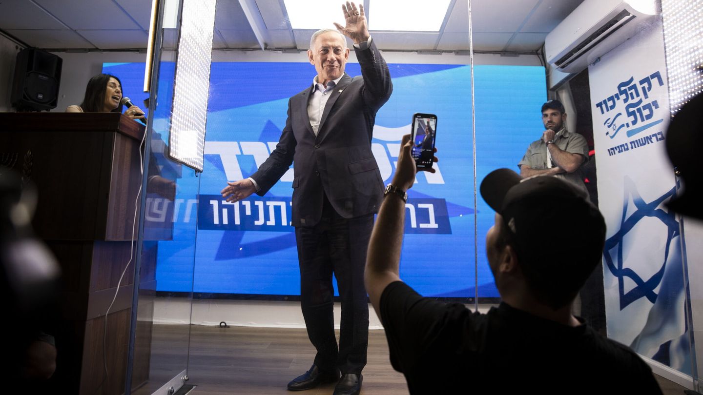 Benjamin Netanyahu en un mitin electoral. (EFE/Abir Sultan)