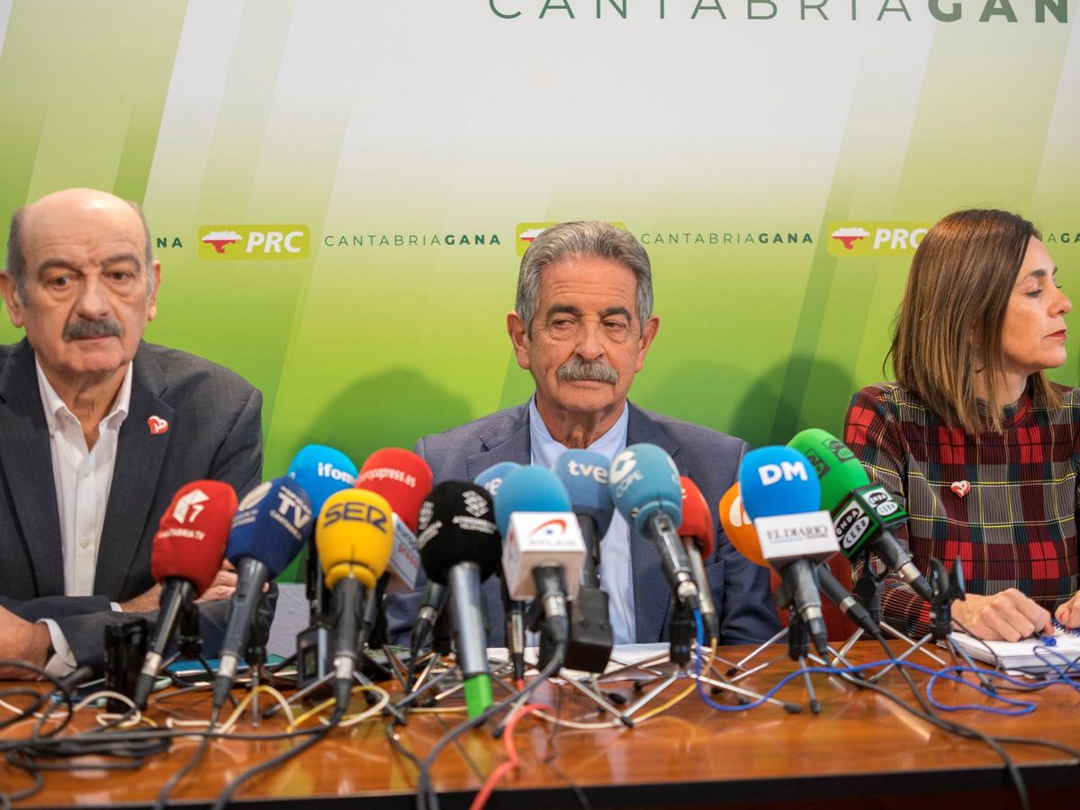 Foto:  El presidente de Cantabria y líder del PRC, Miguel Ángel Revilla (c). (EFE)