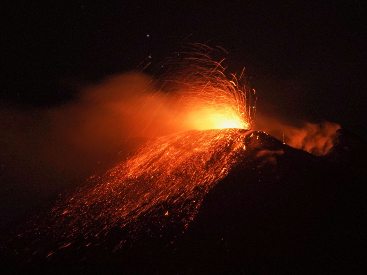 Foto: La anterior erupción del Etna en la noche del 13 de enero. (Reuters)