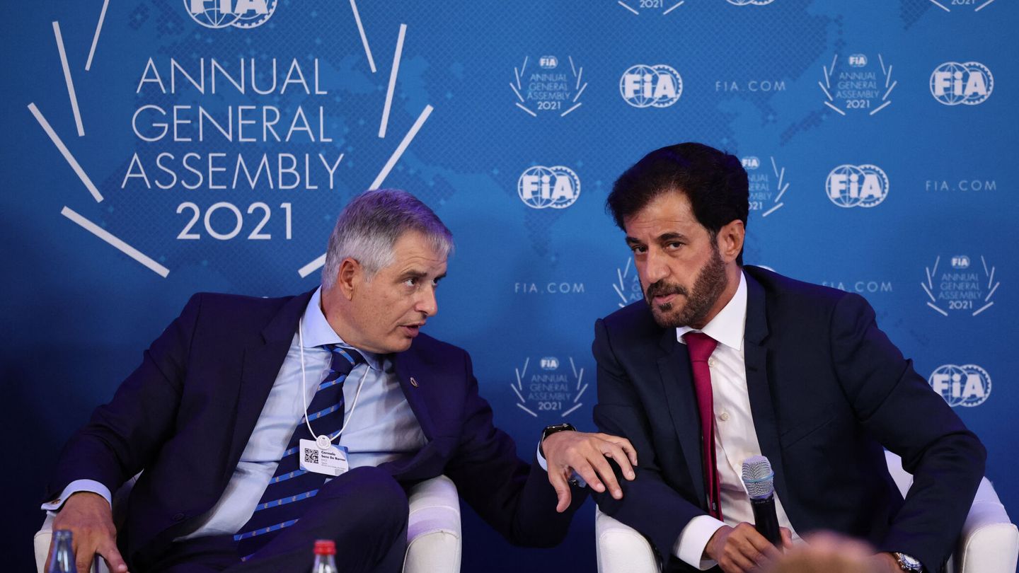 Ben Sulayem y Carmelo Sanz, presidente y vicepresidente de la FIA. (Reuters/Sarah Meyssonnier)