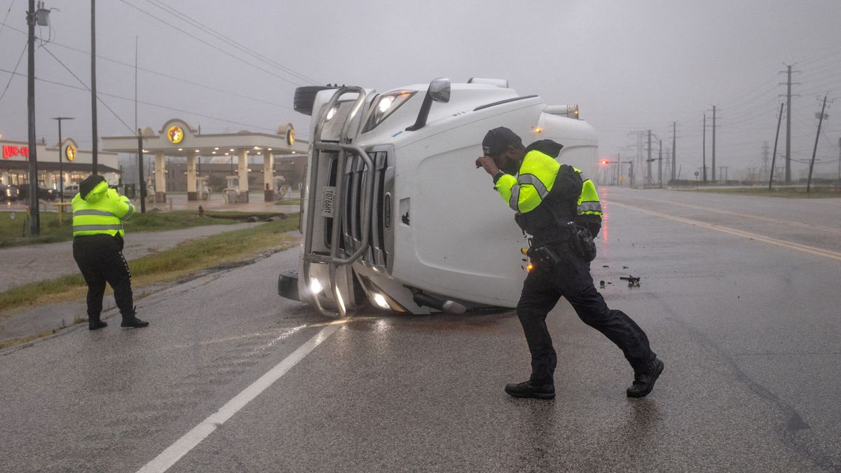 ¿Por qué los coches eléctricos ayudaron a paliar los efectos del huracán Beryl en Texas?