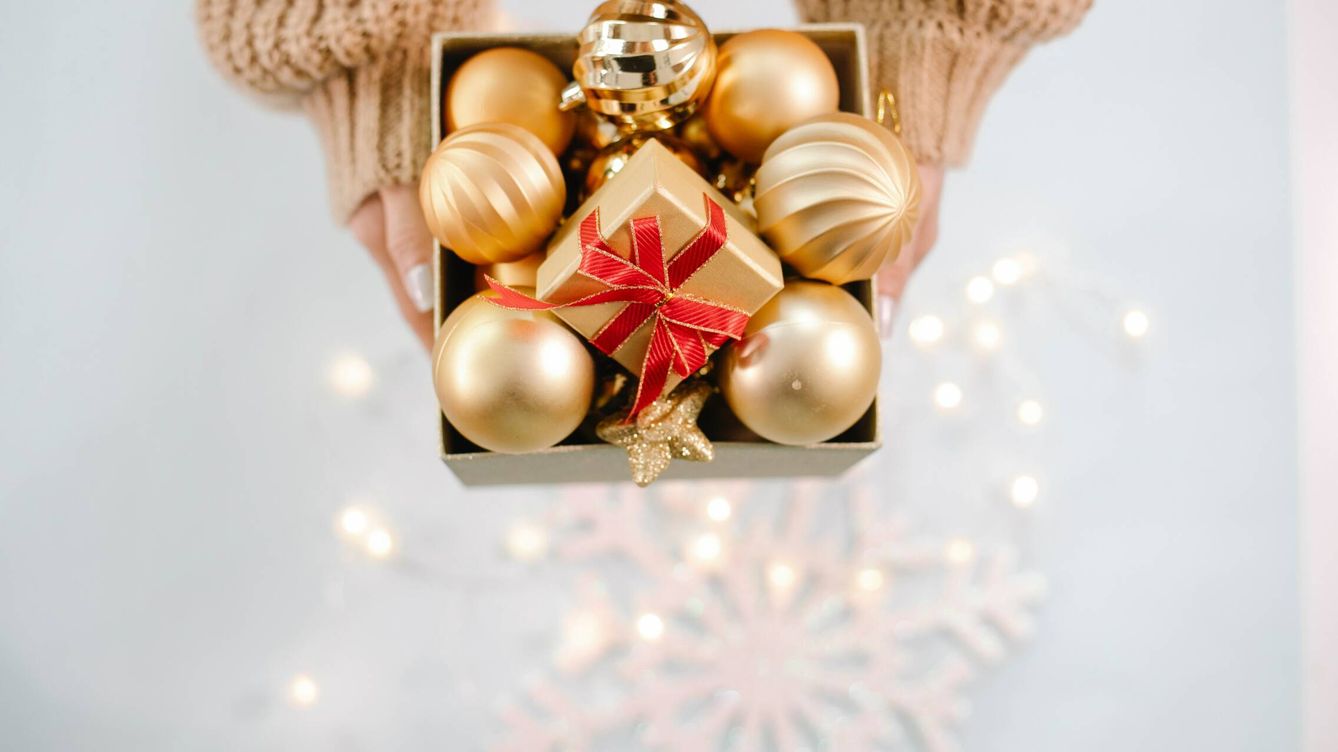 ¿Cómo organizar y guardar como un experto todos tus adornos de Navidad?