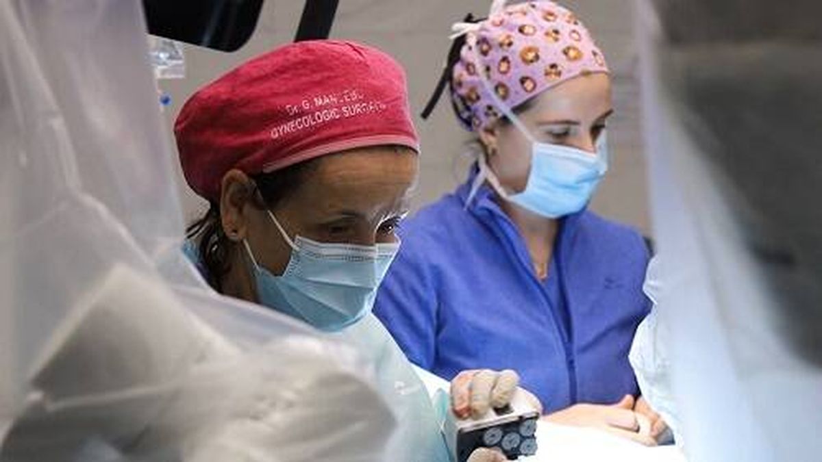 Logran el primer autotrasplante de útero en España para proteger la fertilidad de una paciente con cáncer