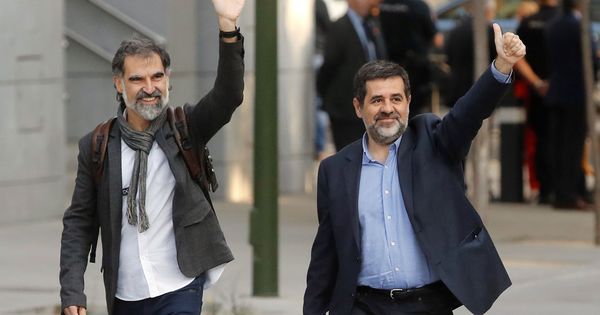 Foto: Jordi Sánchez y Jordi Cuixart, a su llegada a la Audiencia Nacional el pasado mes de octubre. EFE Juan Carlos Hidalgo