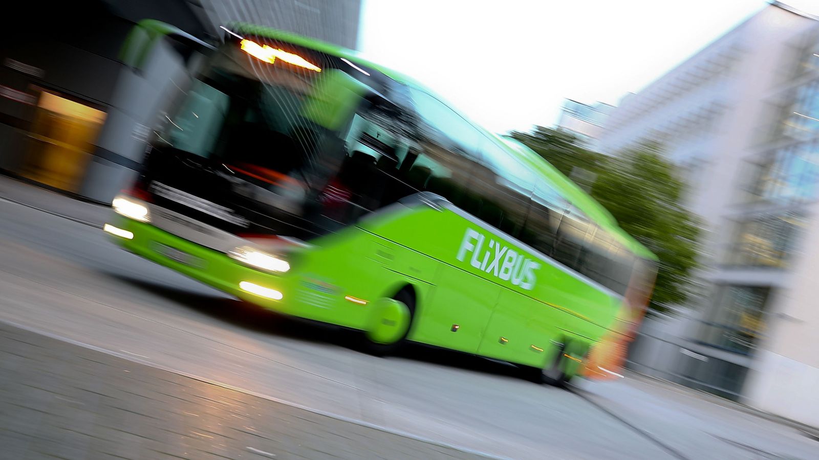 Foto: Autobús de Flixbus, compañía del autocar accidentado este domingo. (Reuters)