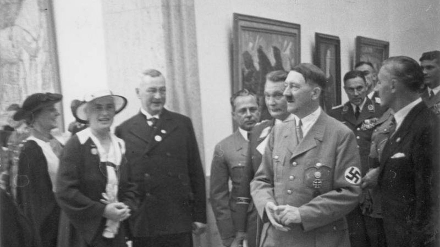 Hitler en la inauguración de la Haus der Kunst (Casa del Arte Alemán) en Múnich. (Wikipedia)