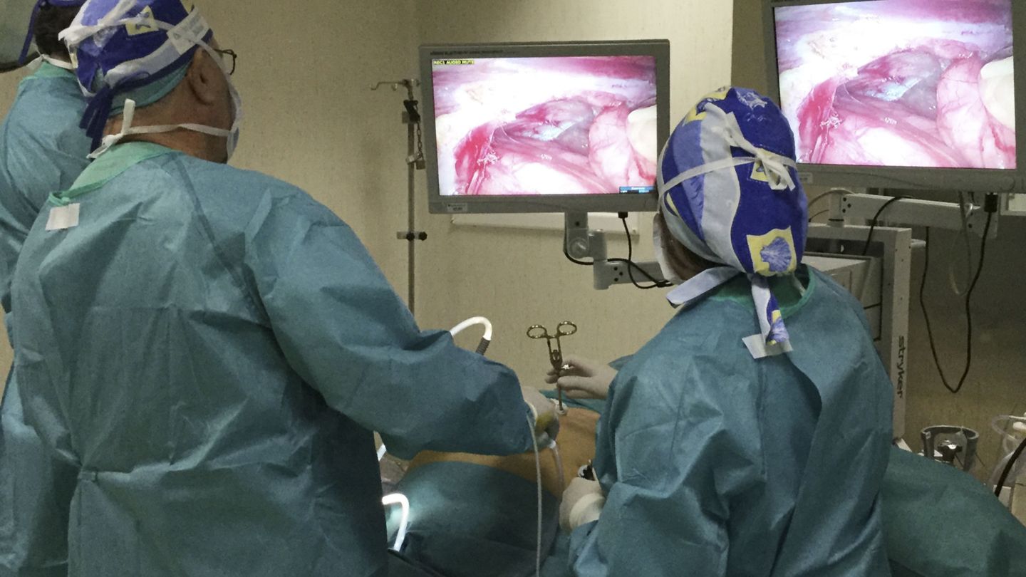 Operación de hernia gigante de estómago realizada en el hospital Ruber Internacional. (EFE)