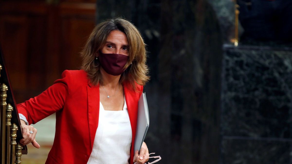 Ribera acusa a Podemos de crear "falsa expectativa" y "demagogia barata" con la luz