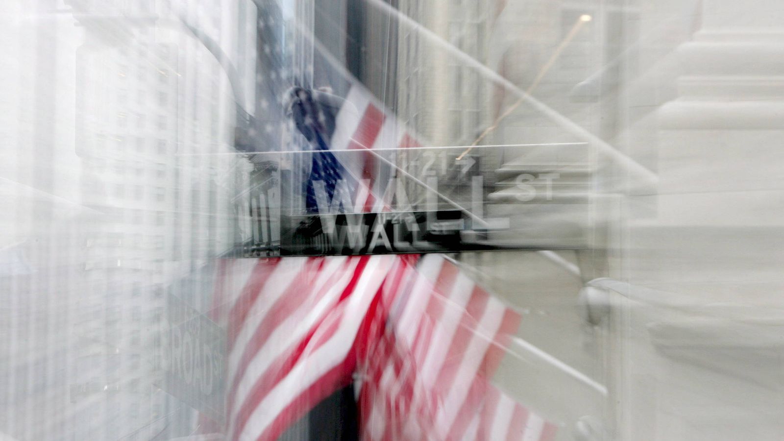 Foto: Vista de un letrero que indica la situación de algunos de los números de Wall Street. (EFE)