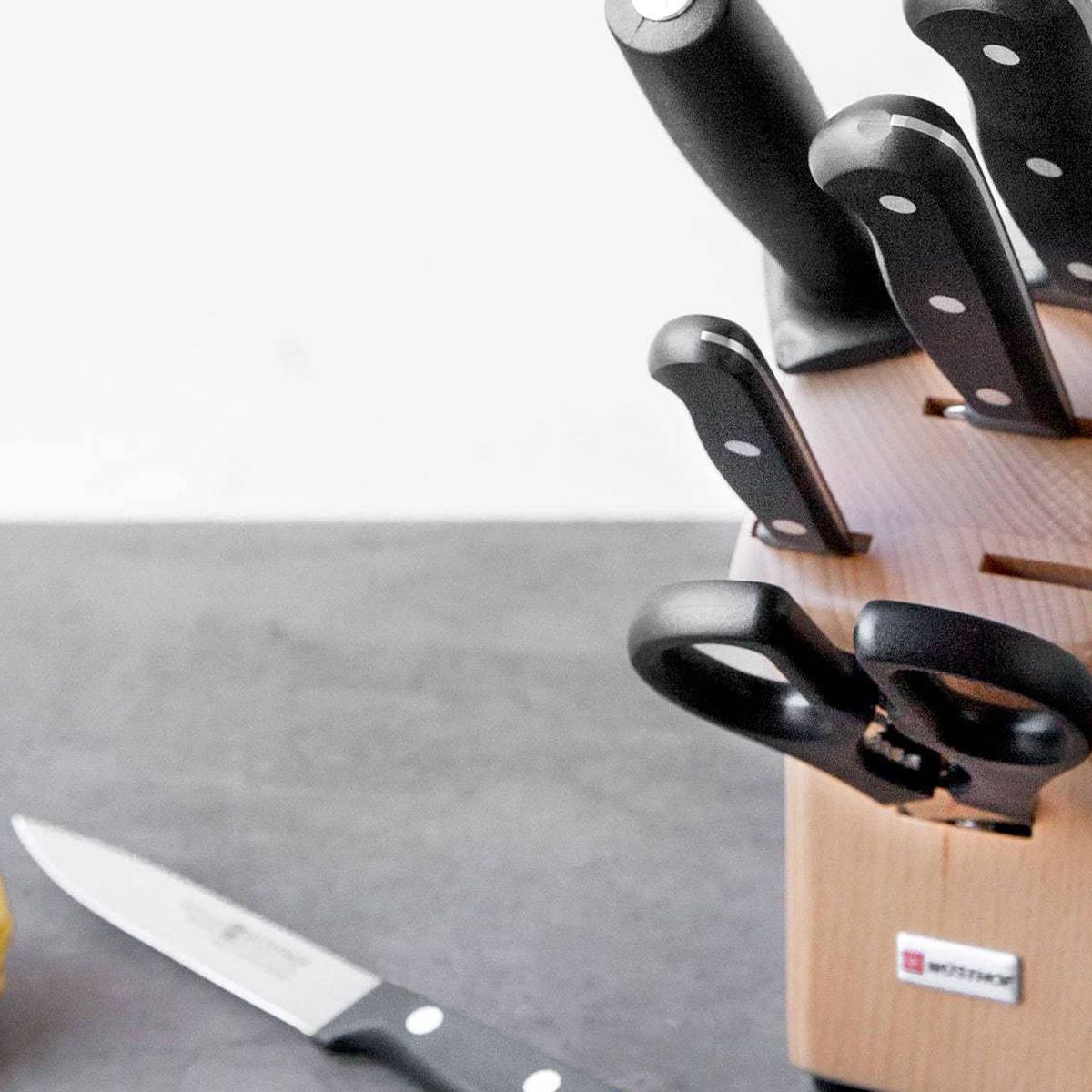 Este afilador de cuchillos sirve hasta para tus tijeras y lo puedes  conseguir con 20% de descuento