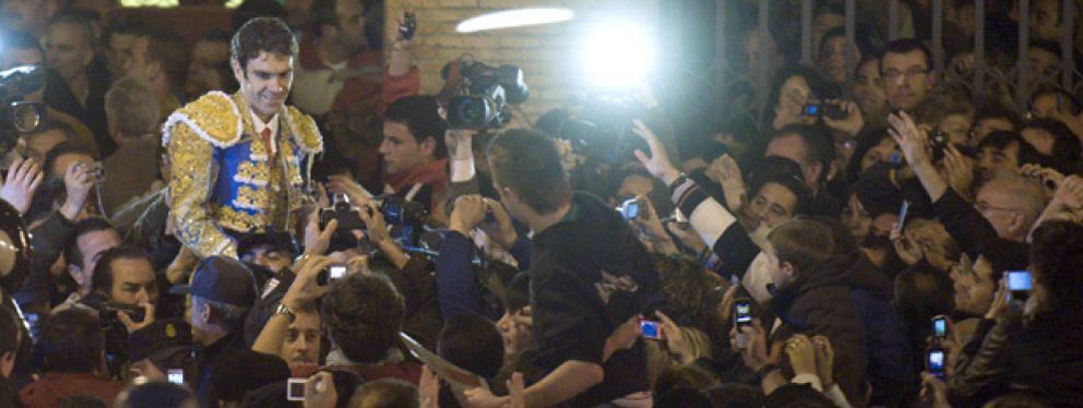 Foto: José Tomás sale por la puerta grande en Valencia