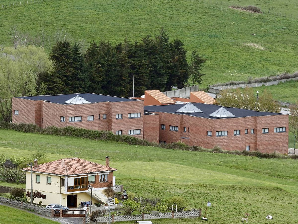 Foto: Una foto del colegio Torrevelo, en Cantabria. (EFE/Esteban Cobo)