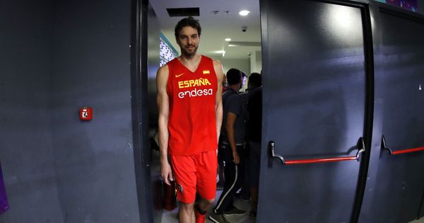 Foto: Pau Gasol, este jueves en Cluj (Rumanía), donde España disputará la primera fase del EuroBasket. (EFE)