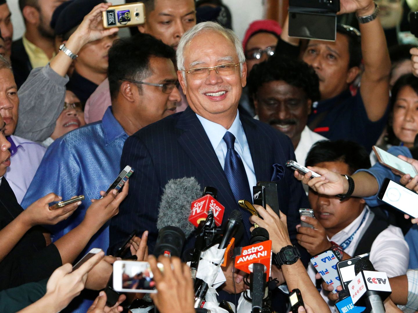 Najib Razak, a la salida de los juzgados de Kuala Lumpur. (Reuters)