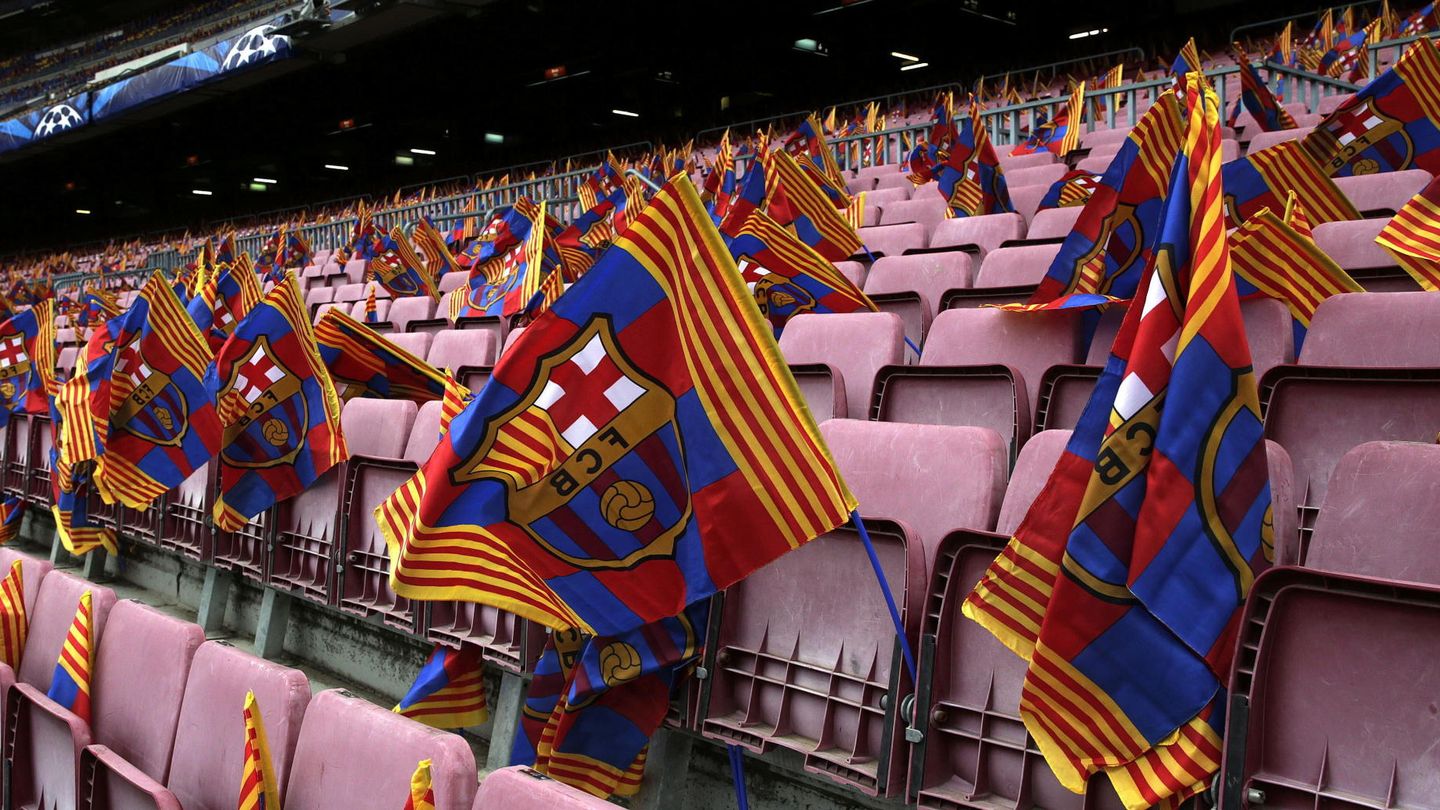 Banderas del Barça en el Camp Nou. (EFE) 