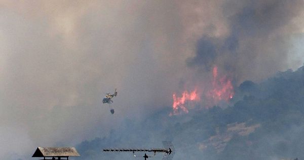 Foto: Incendio declarado en el municipio de Almorox en Toledo, este fin de semana. (Efe)
