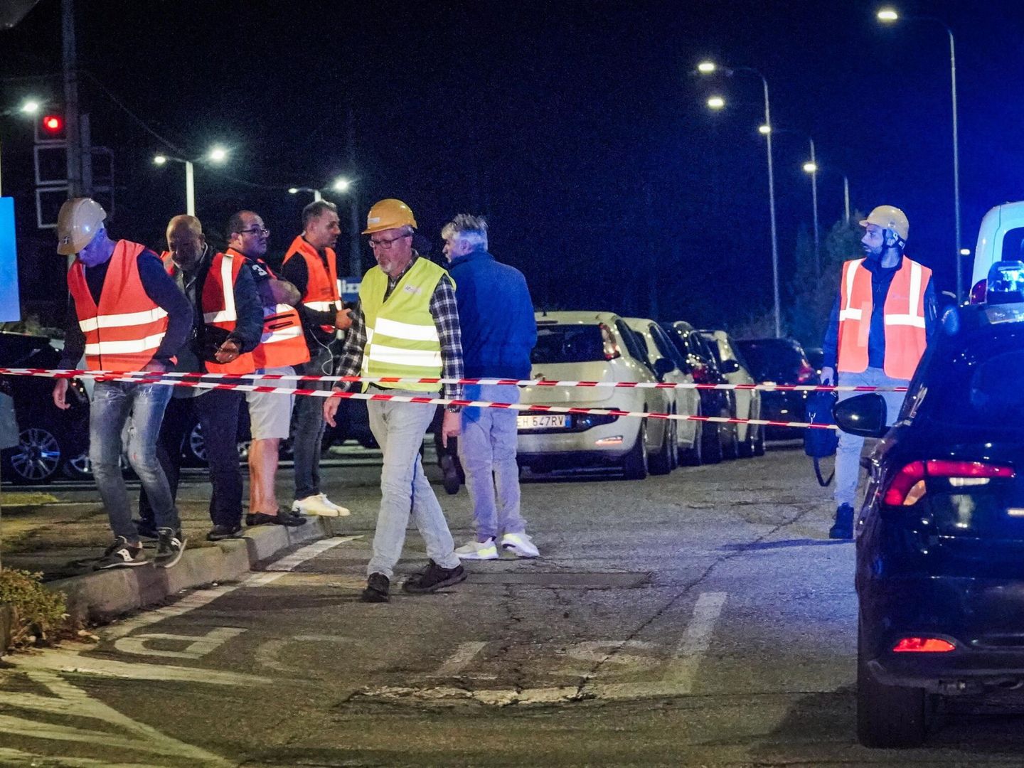 Bomberos, carabinieri y trabajdores en la estación tras el atropello. (EFE/EPA/Tino Romano)